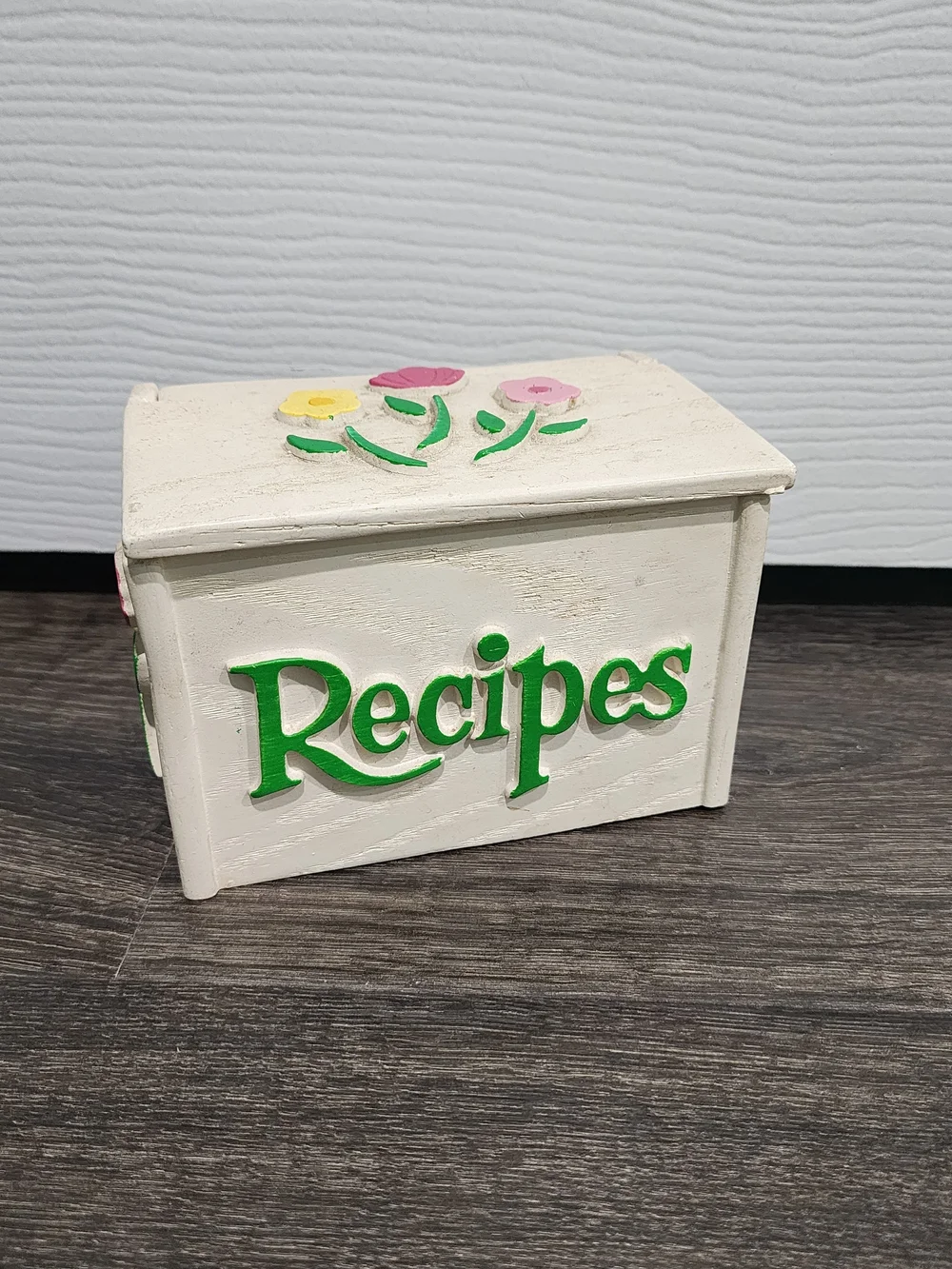 Vintage Recipe box flip open flowers Floral wood look white green pink FTD 1985